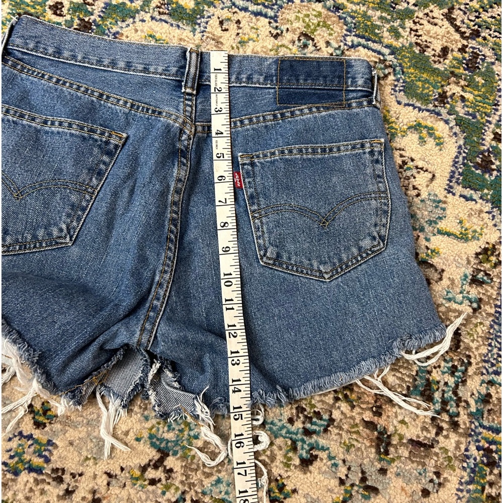 Levi’s | cut off shorts | Sz 30x32 - Picture 4 of 4
